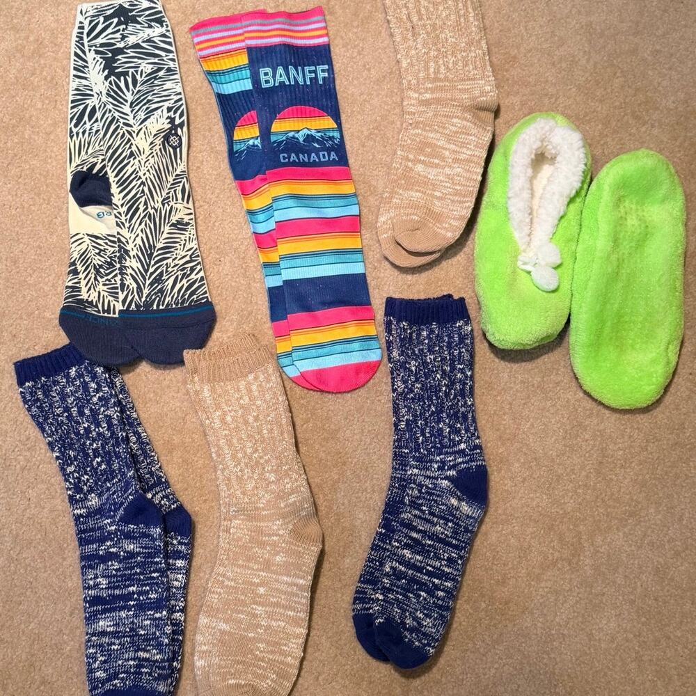Cozy Socks (set of 6) & Slipper Bundle - Stance, Banff Canada, Sherpa Slippers